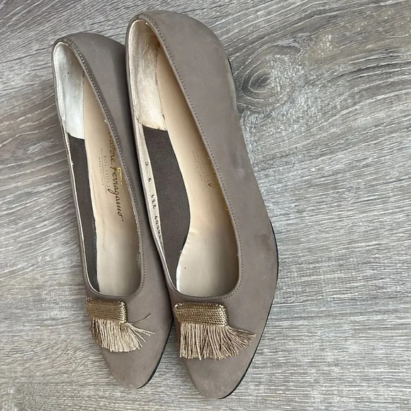 Salvatore Ferragamo Suede Pumps Size 9 - Picture 2 of 9
